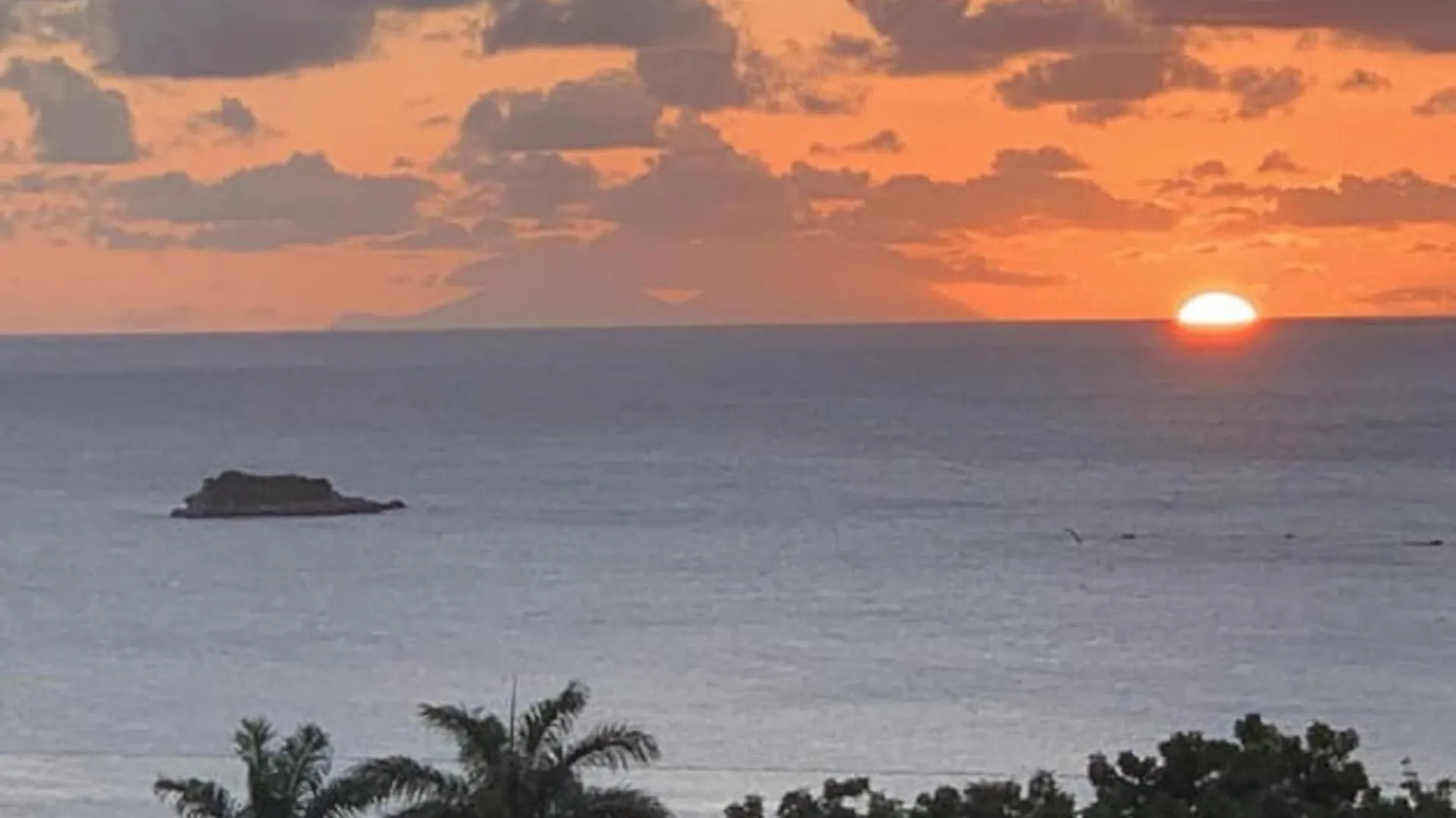 Attractive 2-Bed Apartment Stunning Sea View Dickenson Bay Antigua/Barbuda