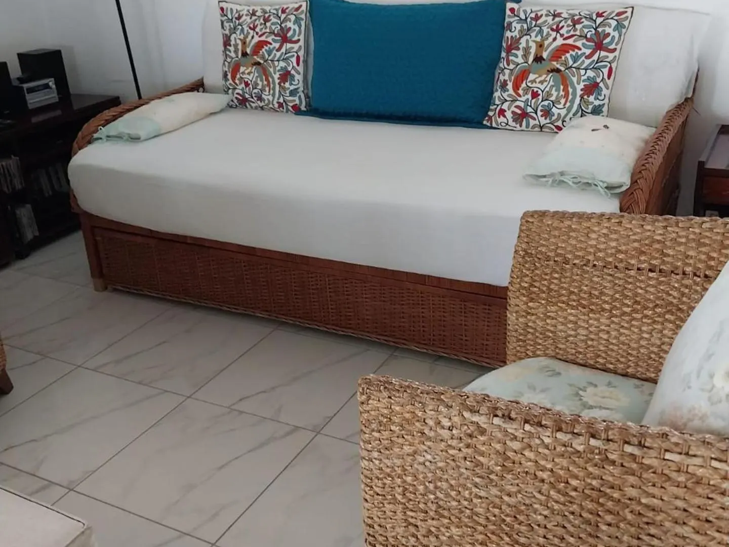 Attractive 2-Bed Apartment Stunning Sea View Dickenson Bay