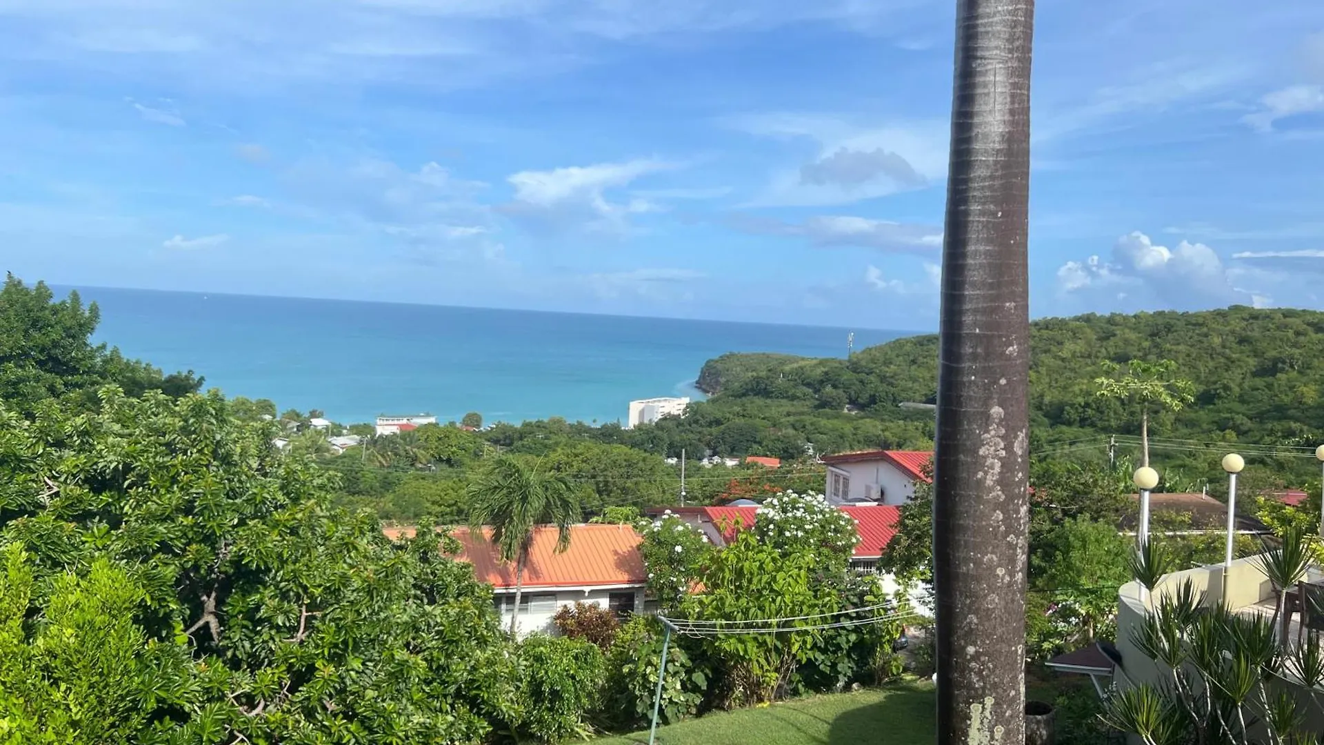 Attractive 2-Bed Apartment Stunning Sea View Dickenson Bay